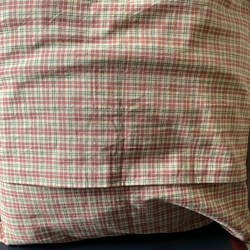 Country Cottage Embroidered Spring themed pillow Covers 2 pieces- Pink & Cream - Picture 4 of 5